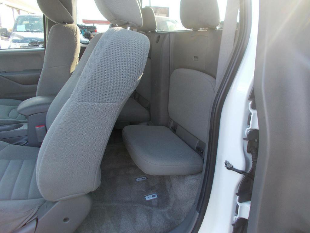 2015 Nissan Frontier Image 10