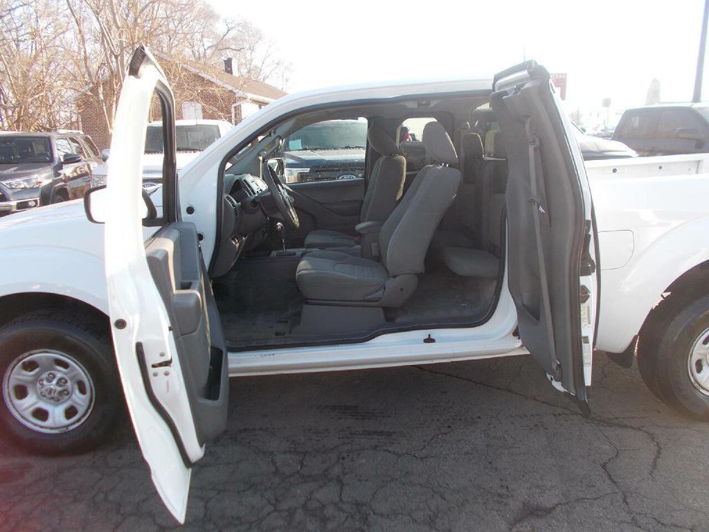 2015 Nissan Frontier Image 11