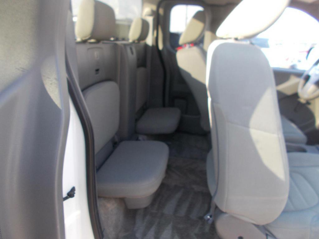 2015 Nissan Frontier Image 13