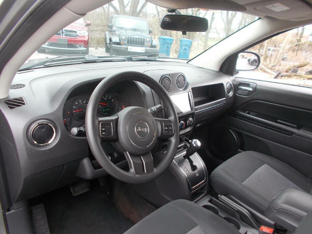 2013 Jeep Compass Image 10