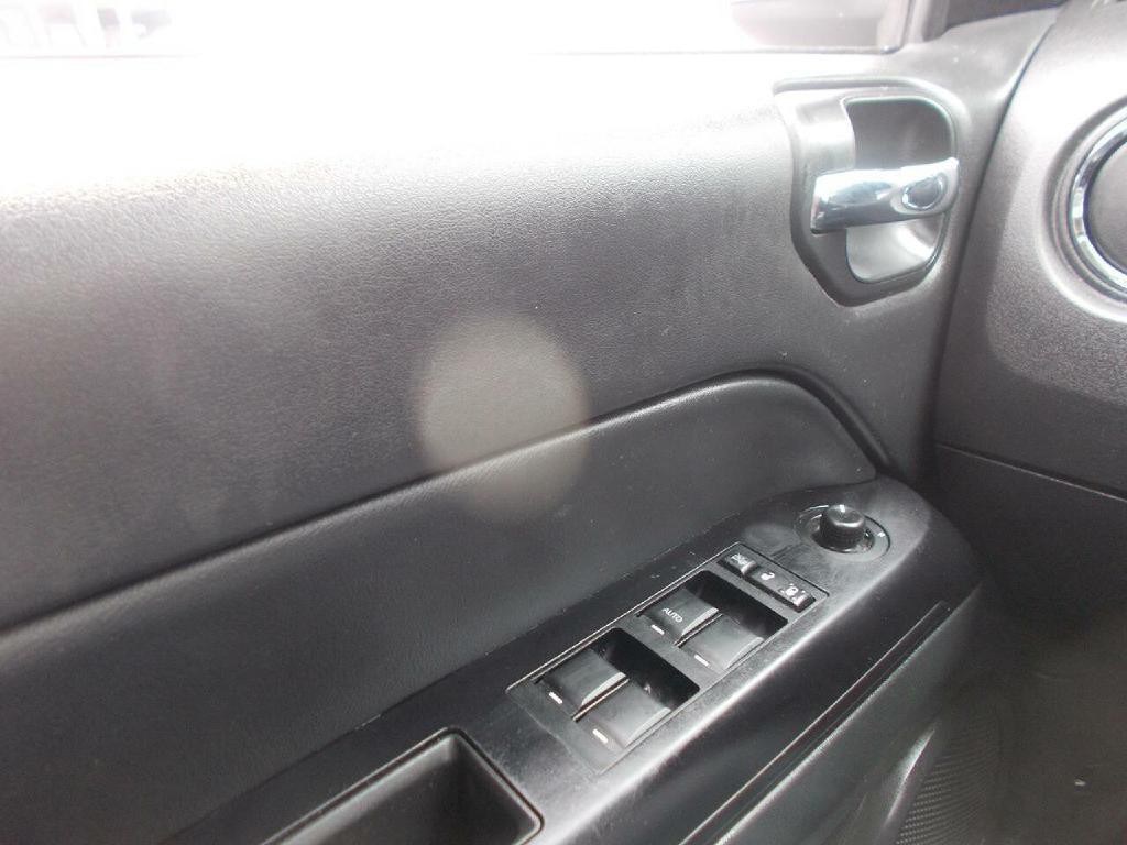 2013 Jeep Compass Image 18