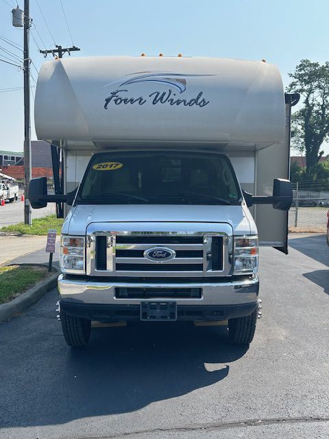 2017 Ford Econoline Image 2