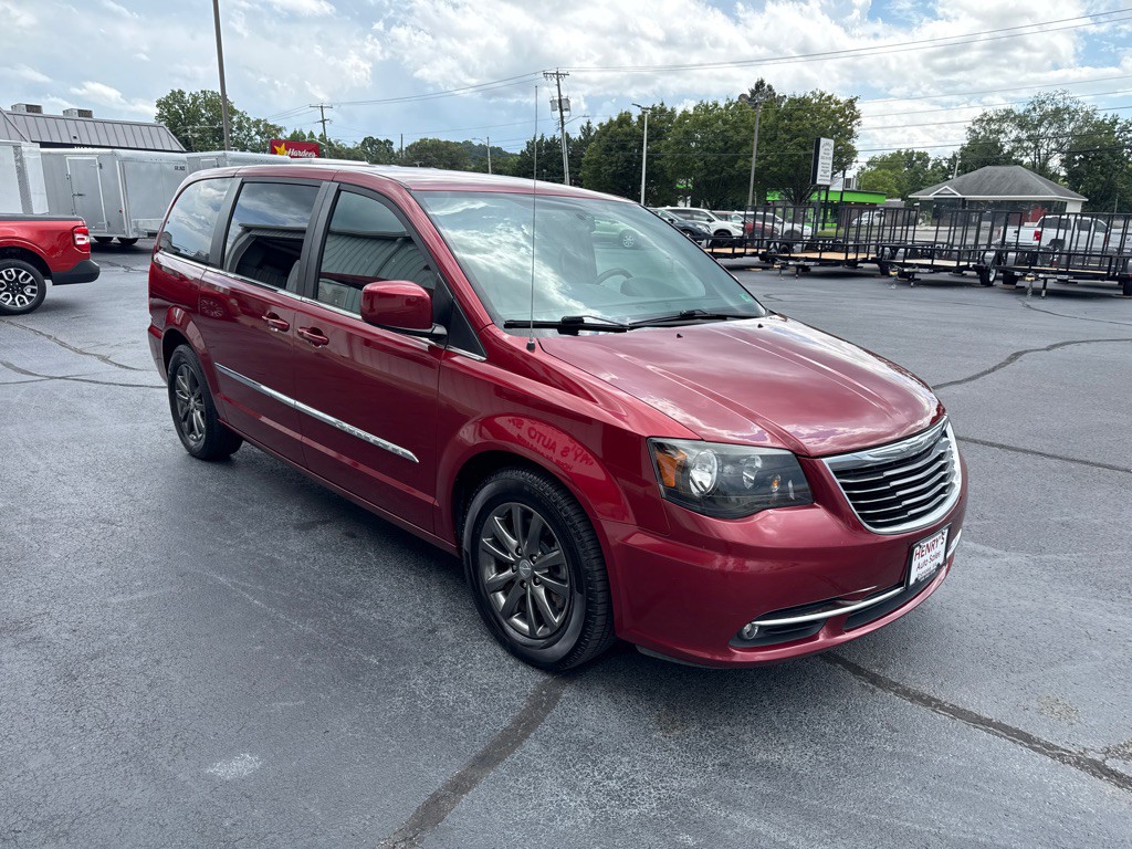 2016 Chrysler Town & Country Image 4
