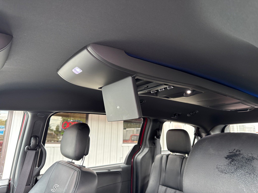 2016 Chrysler Town & Country Image 15