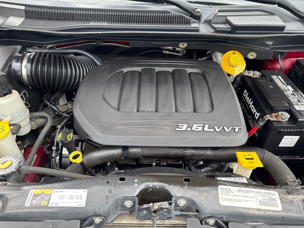 2016 Chrysler Town & Country Image 25