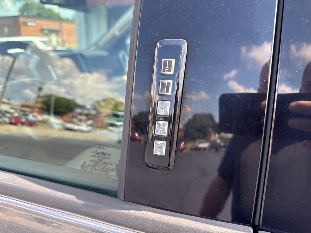 2015 Ford F-150 Image 9