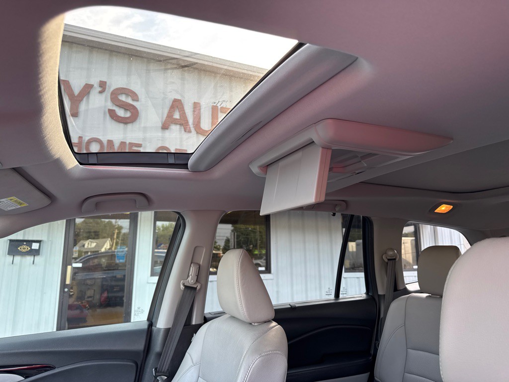2017 Honda Pilot Image 11