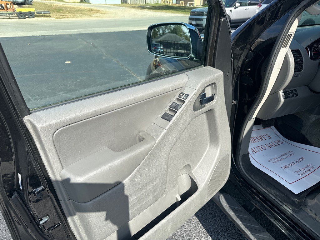 2015 Nissan Frontier Image 11