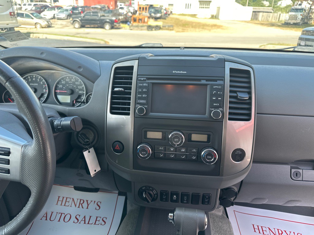 2015 Nissan Frontier Image 16