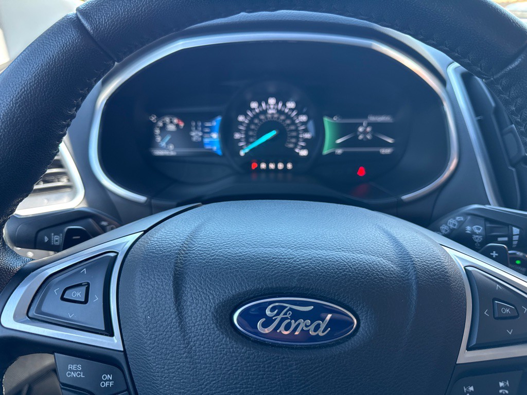2016 Ford Edge Image 10