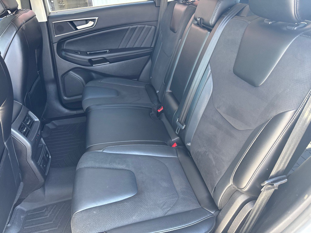 2016 Ford Edge Image 13