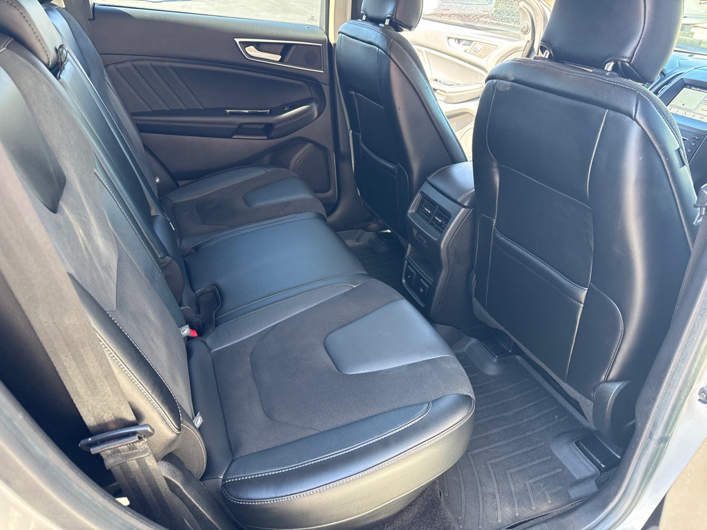 2016 Ford Edge Image 15