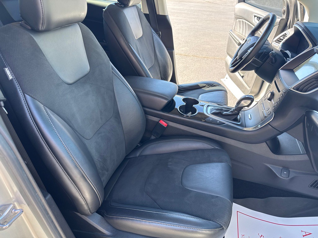 2016 Ford Edge Image 17