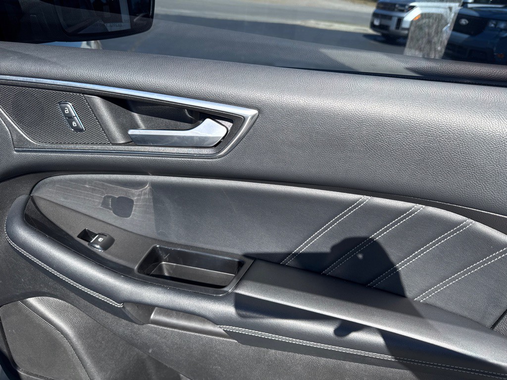 2016 Ford Edge Image 18