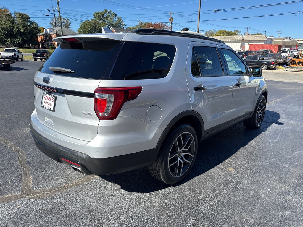 2016 Ford Explorer Image 5
