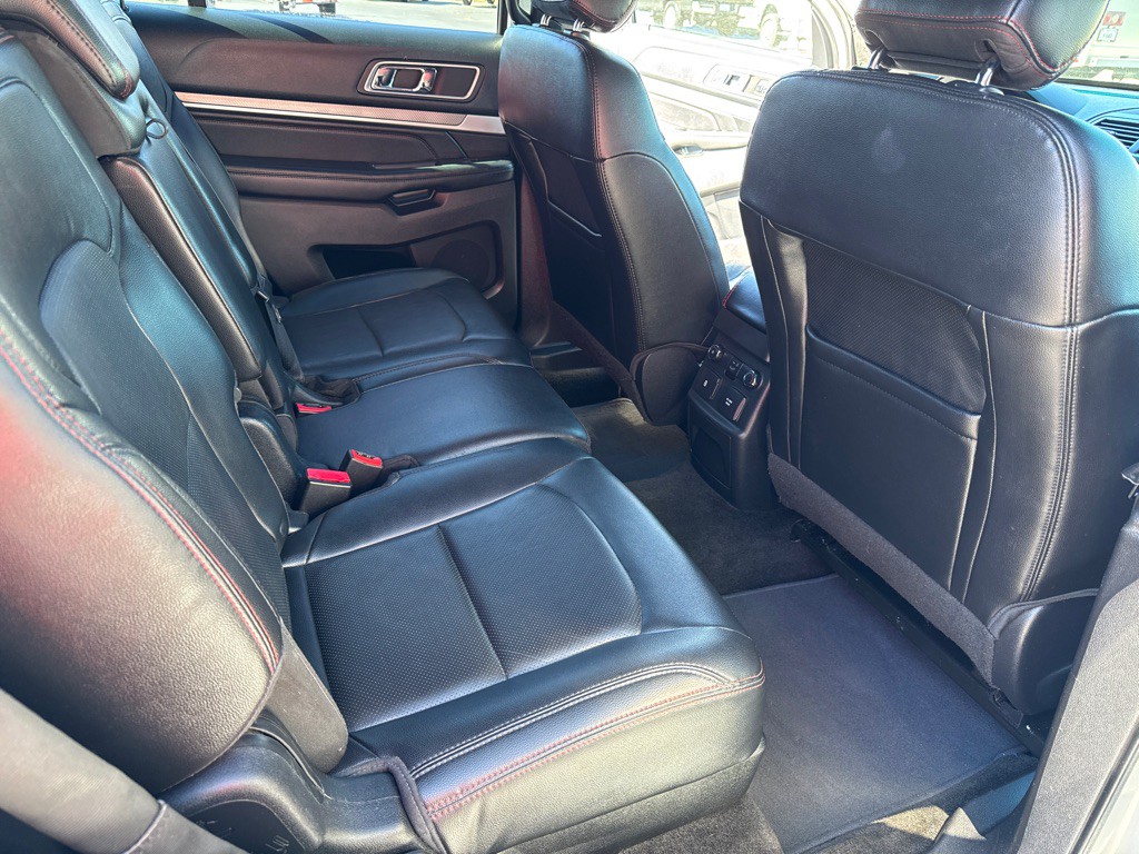 2016 Ford Explorer Image 18