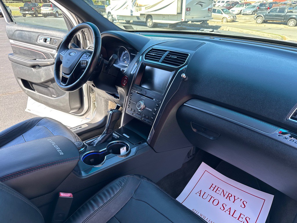 2016 Ford Explorer Image 19
