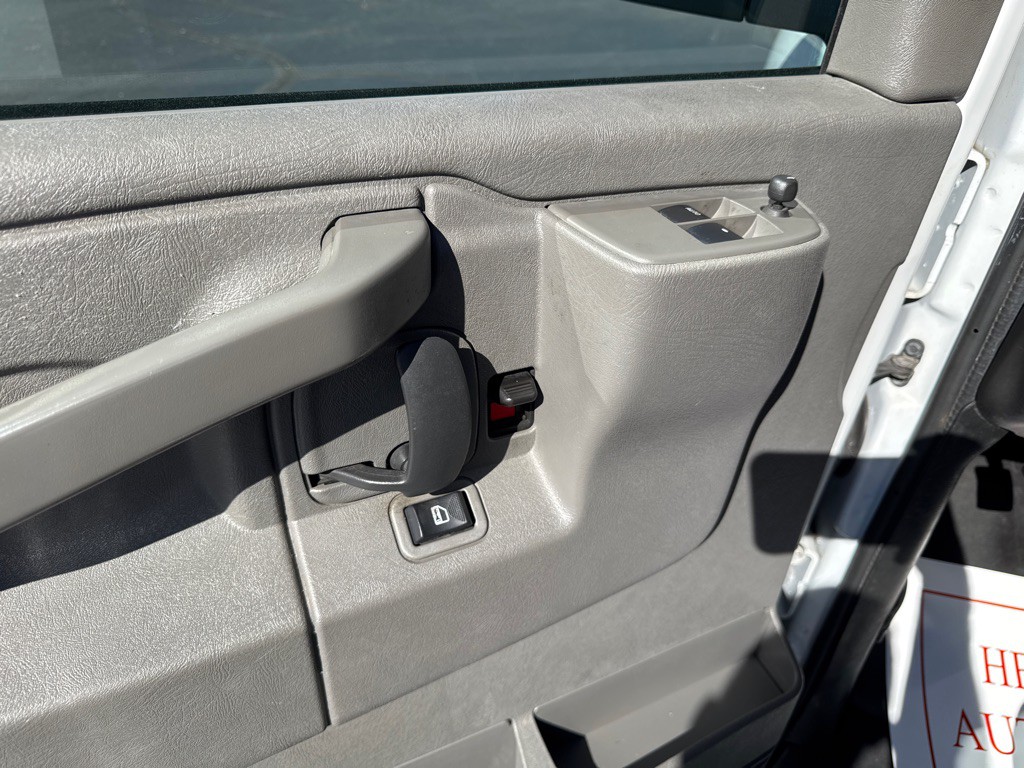 2021 Chevrolet Express Image 9