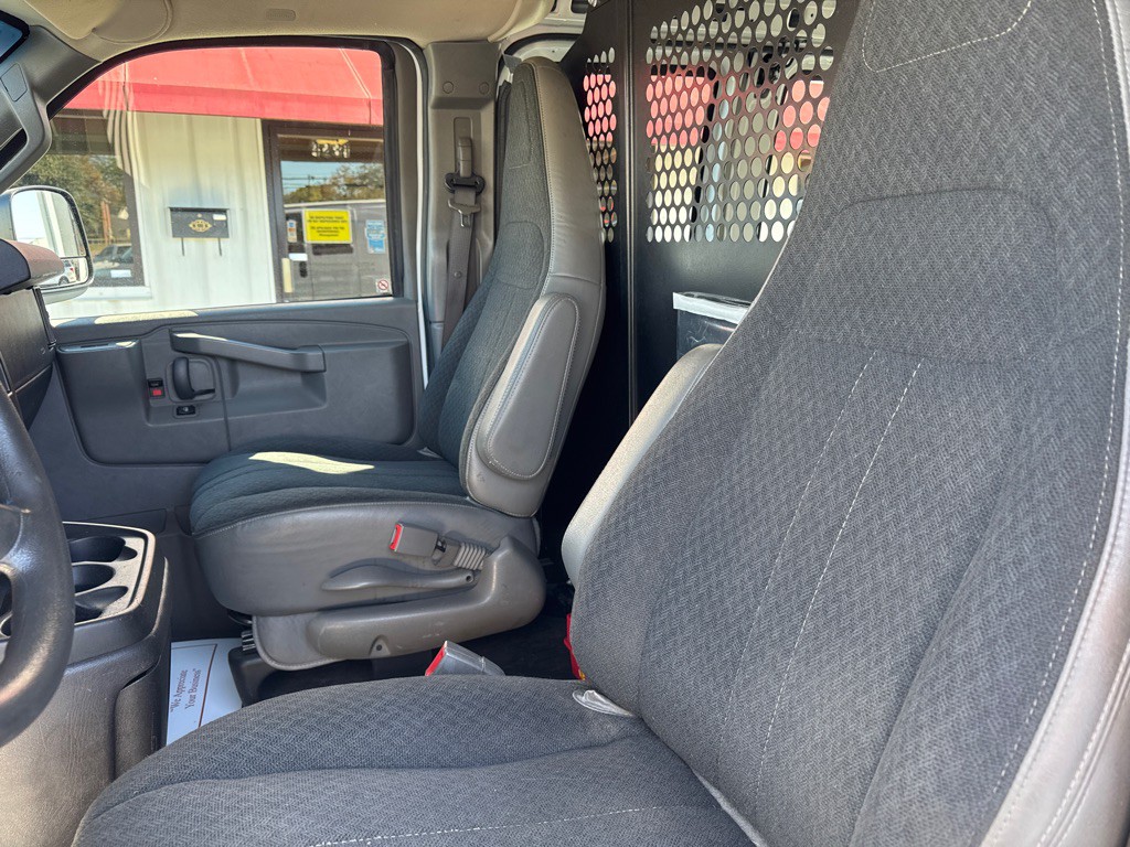 2021 Chevrolet Express Image 10