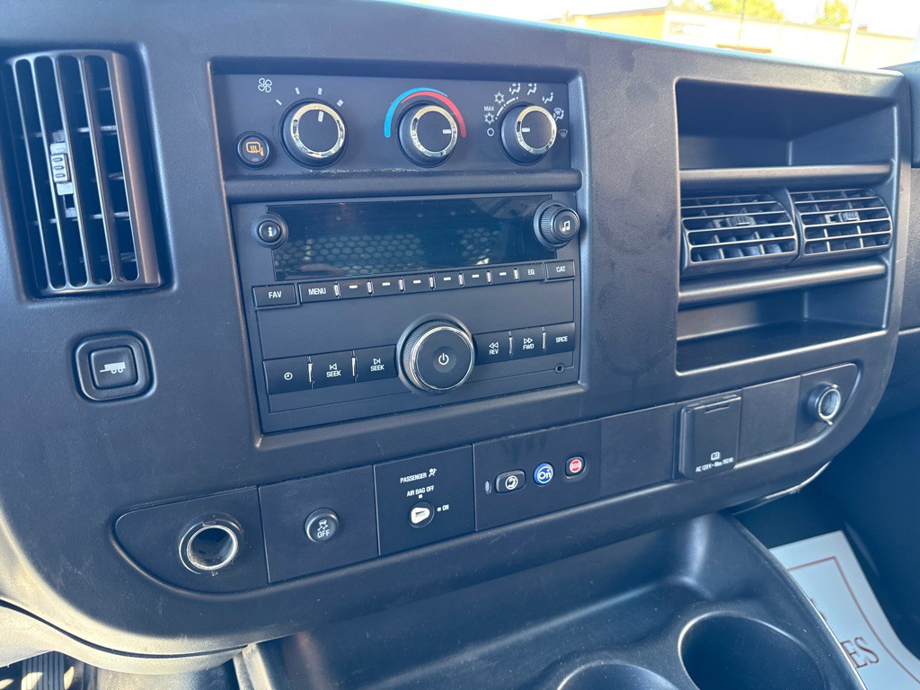 2021 Chevrolet Express Image 11