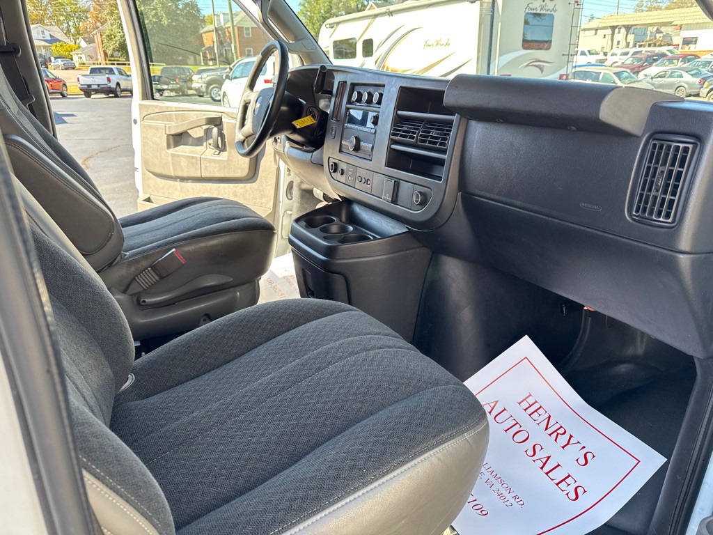 2021 Chevrolet Express Image 15