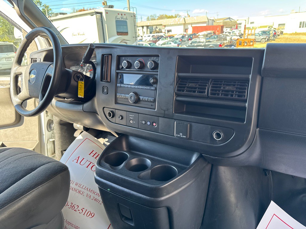 2021 Chevrolet Express Image 17