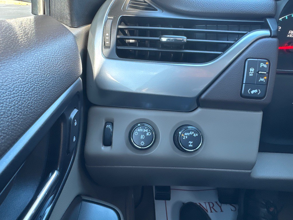 2017 Chevrolet Tahoe Image 12