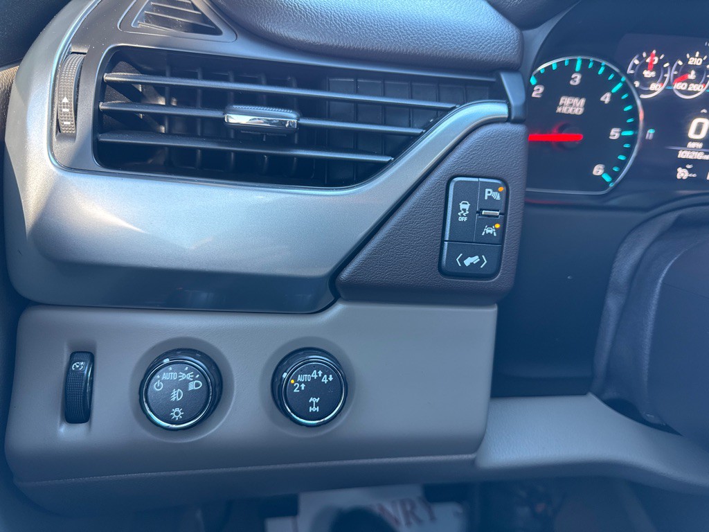 2017 Chevrolet Tahoe Image 13