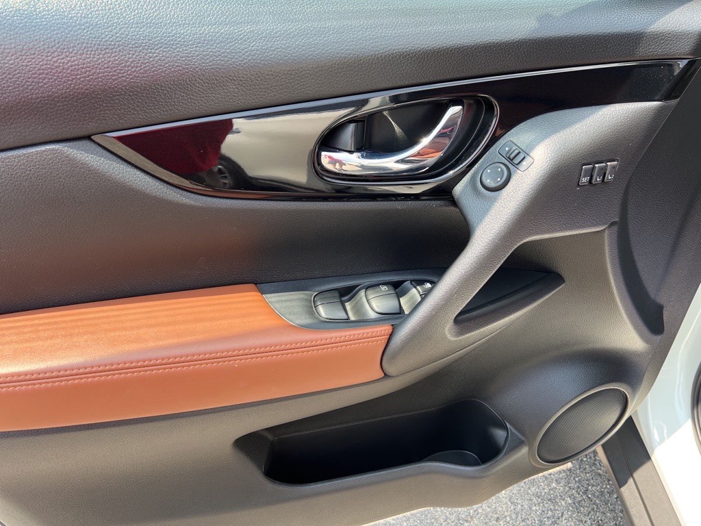 2018 Nissan Rogue Image 12