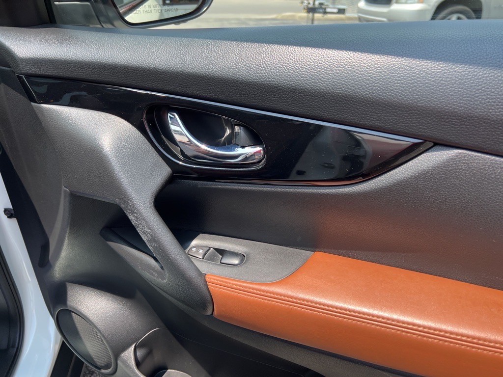 2018 Nissan Rogue Image 28