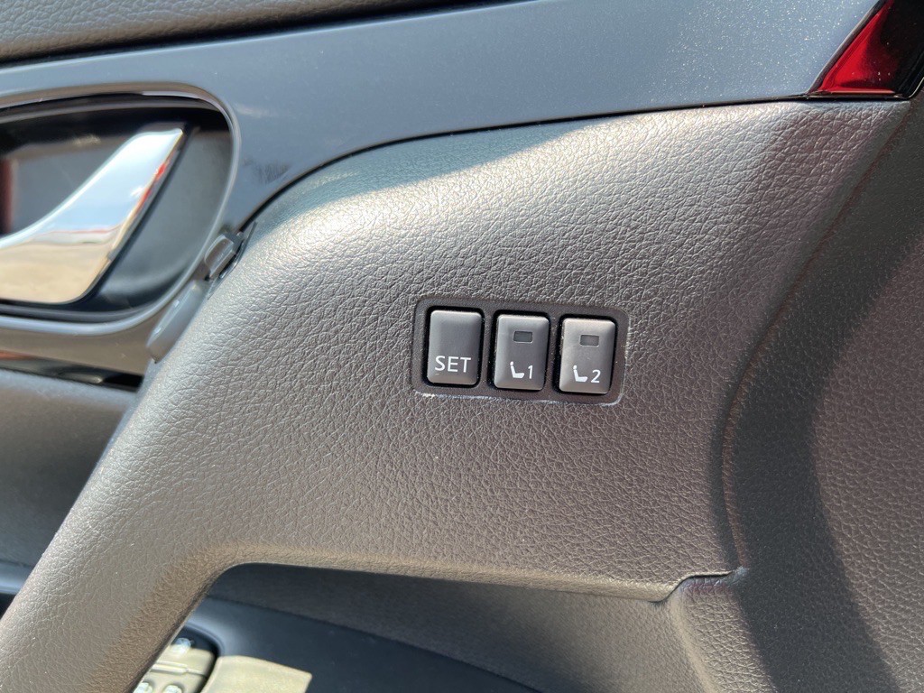 2018 Nissan Rogue Image 36