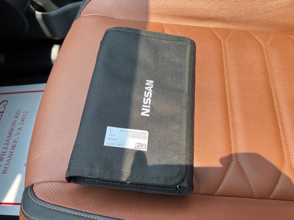 2018 Nissan Rogue Image 40