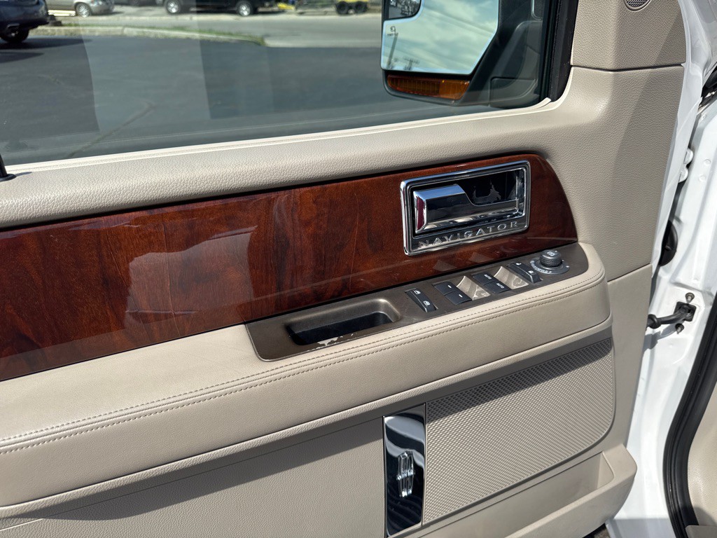 2012 Lincoln Navigator Image 8