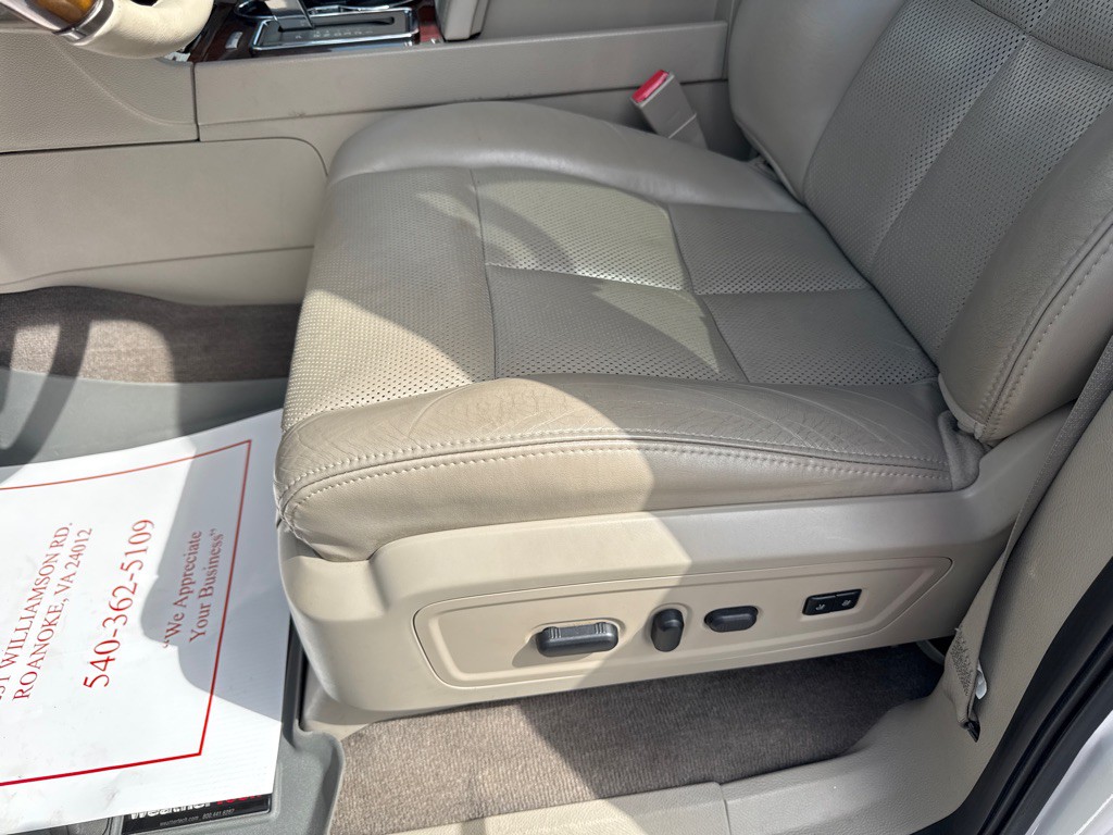 2012 Lincoln Navigator Image 9