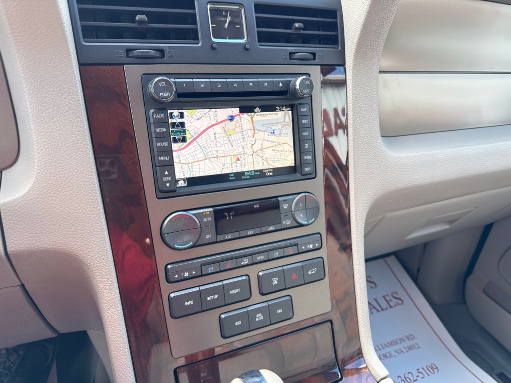 2012 Lincoln Navigator Image 10