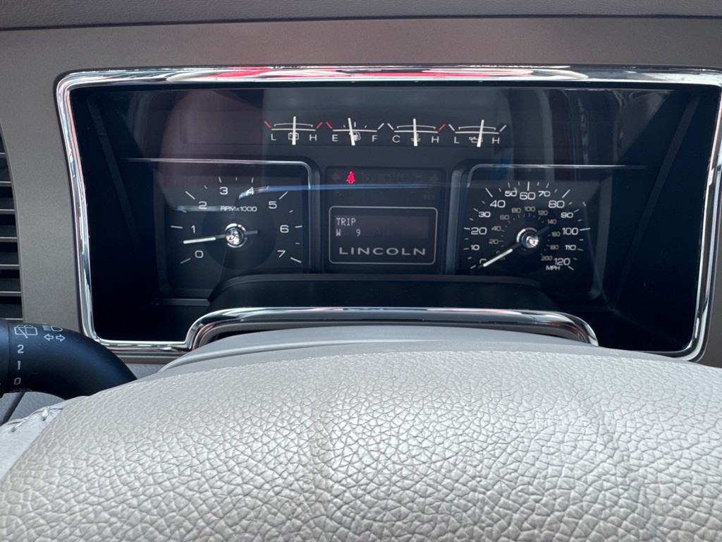 2012 Lincoln Navigator Image 11