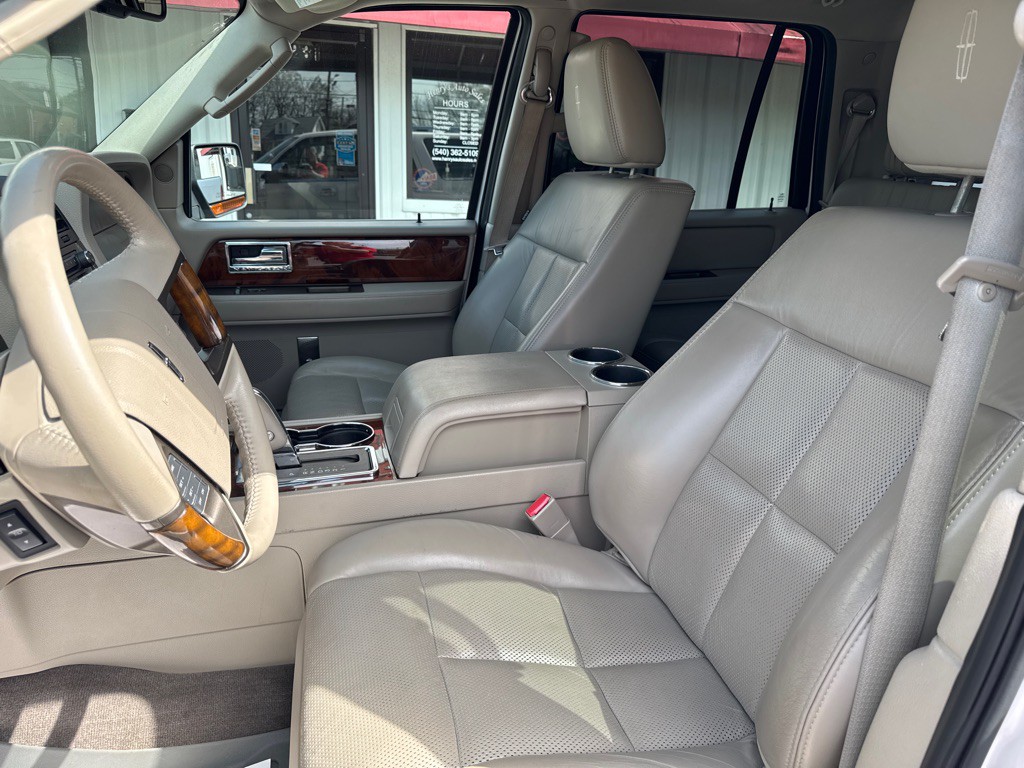2012 Lincoln Navigator Image 12