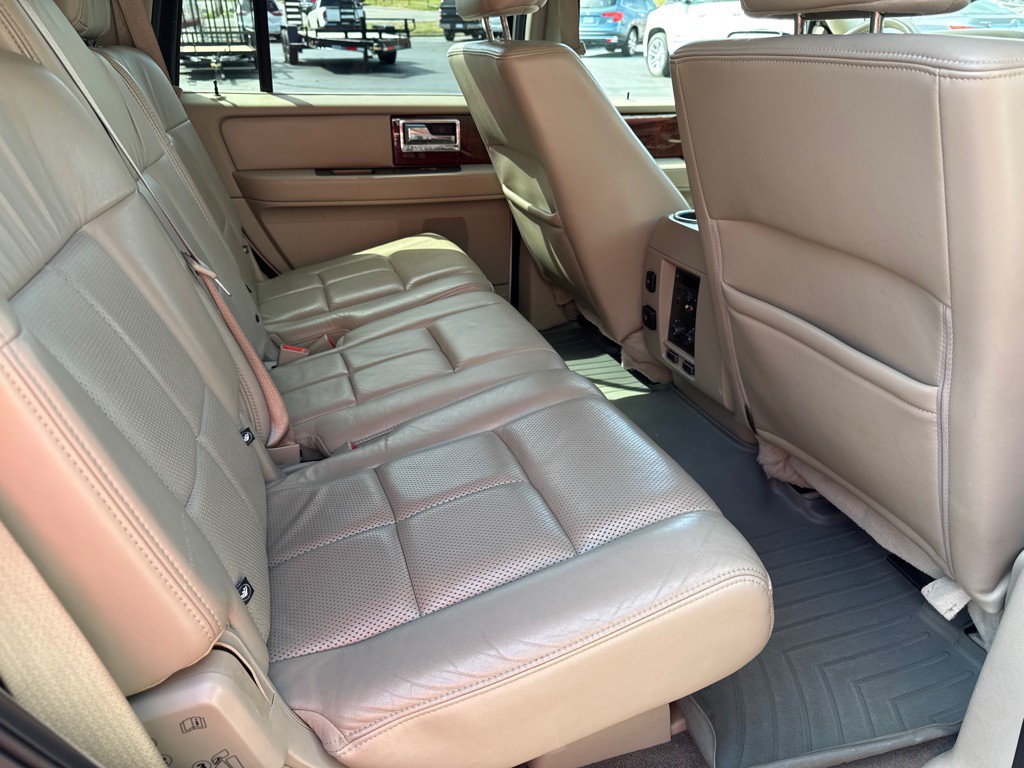 2012 Lincoln Navigator Image 17