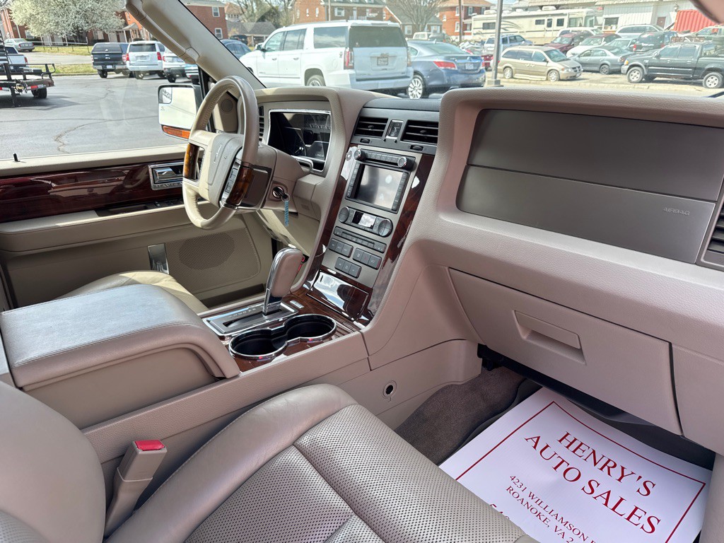 2012 Lincoln Navigator Image 18