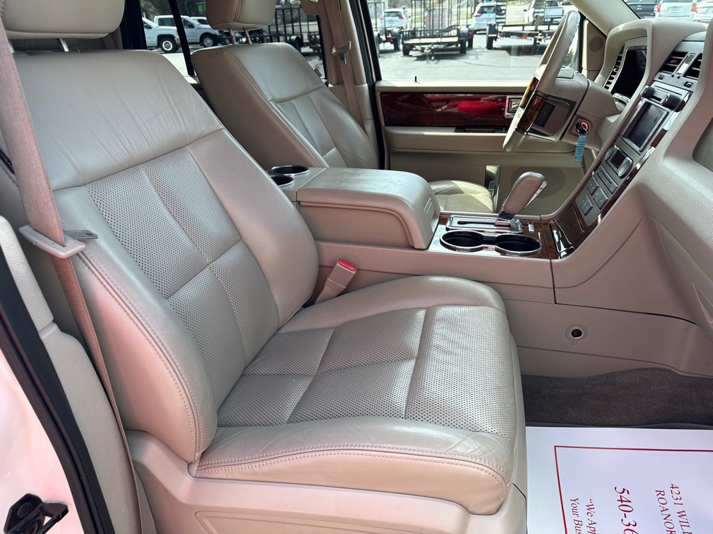 2012 Lincoln Navigator Image 19