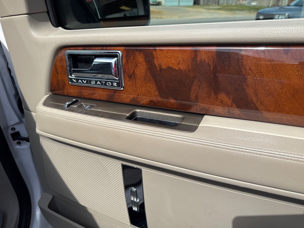 2012 Lincoln Navigator Image 20
