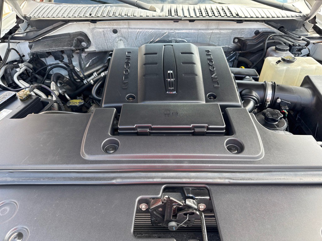 2012 Lincoln Navigator Image 22