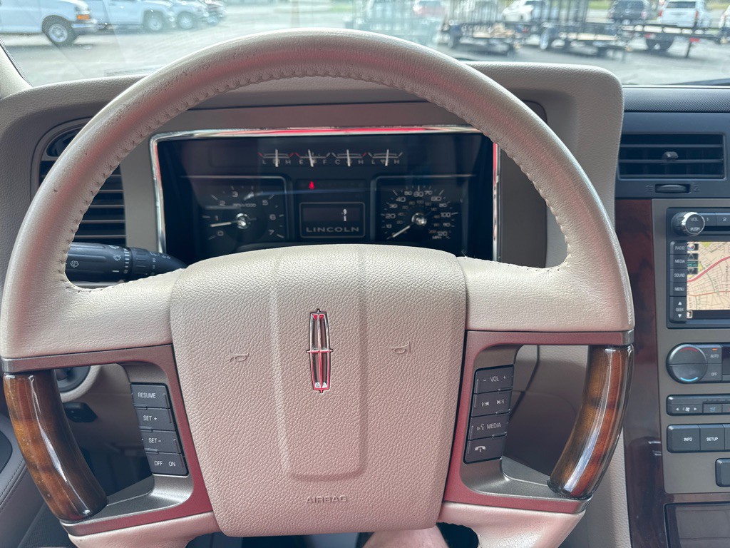 2012 Lincoln Navigator Image 23
