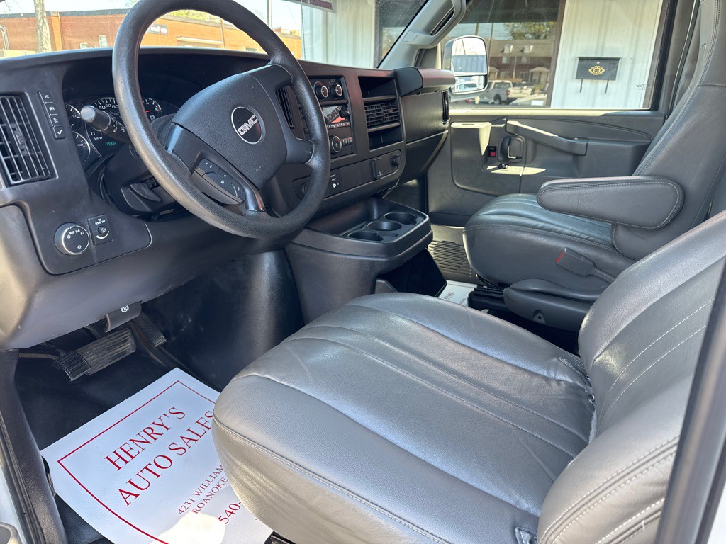 2016 GMC Savana Image 7