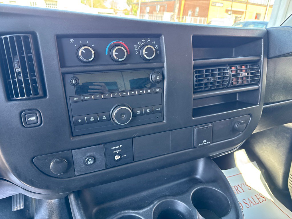 2016 GMC Savana Image 10