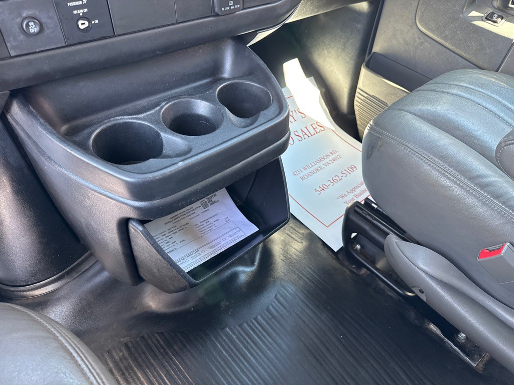 2016 GMC Savana Image 12