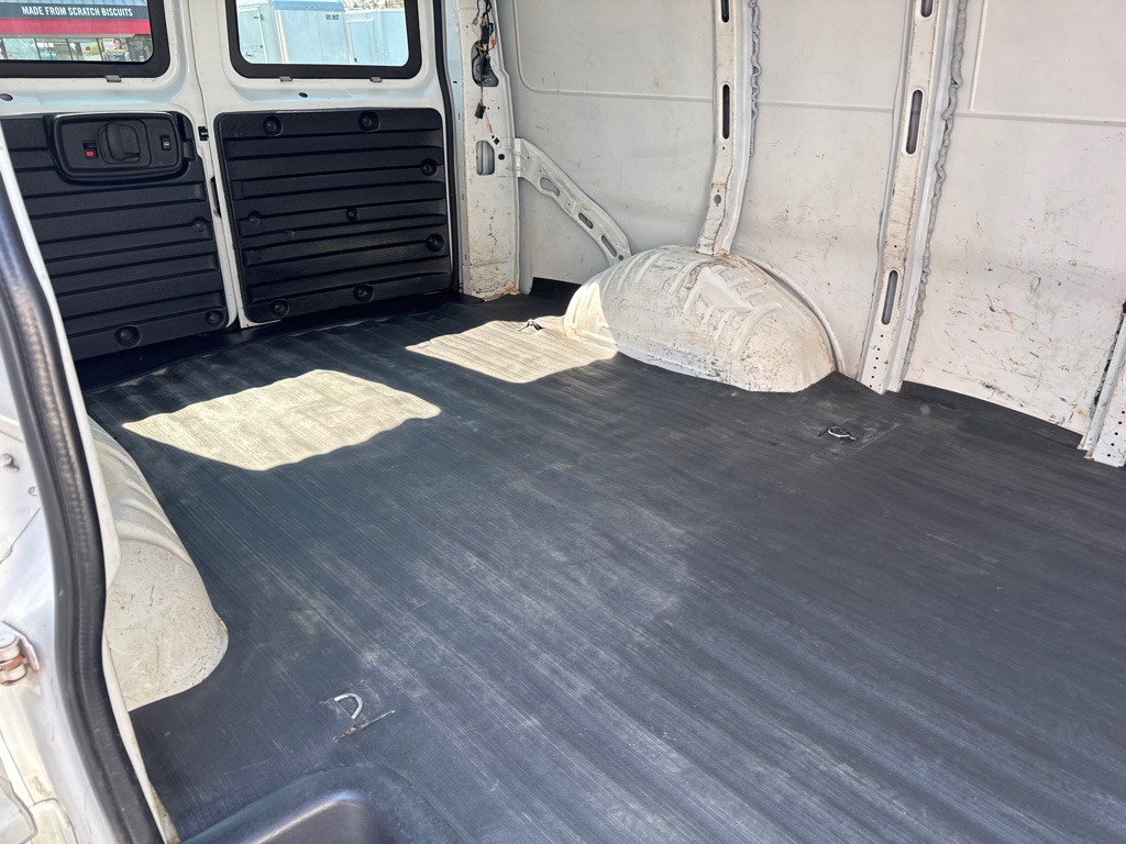 2016 GMC Savana Image 14