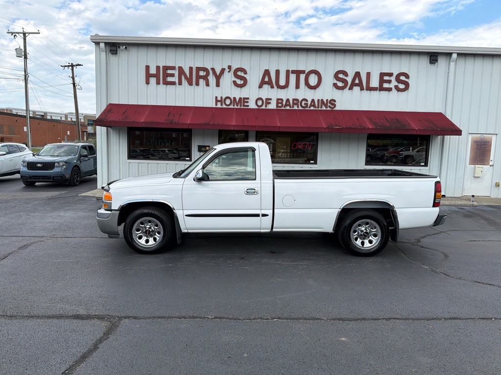 2005 GMC Sierra Image 1