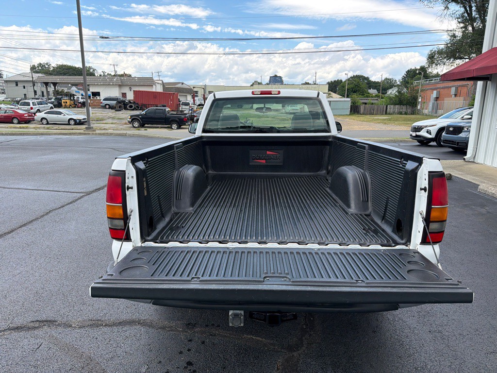 2005 GMC Sierra Image 8