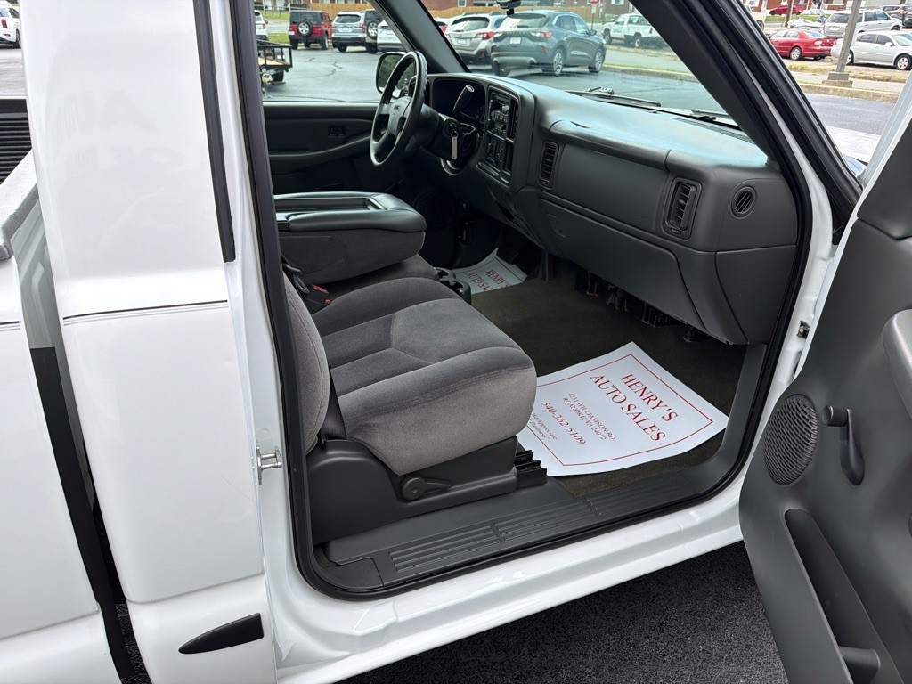 2005 GMC Sierra Image 13